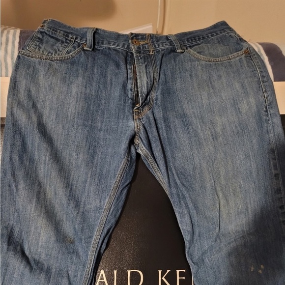 36x32 Levi's 514 unisex jeans with fold over button flap back pockets. - Picture 5 of 8